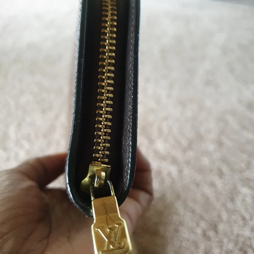 LOUIS VUITTON AUTHENTIC DAMIER WALLET - Picture 8 of 9